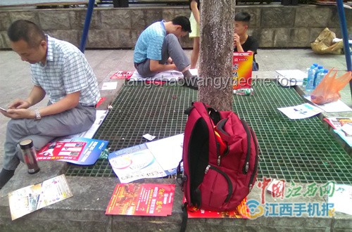 豪车换牌求彩头：高考经济下的独特营销现象